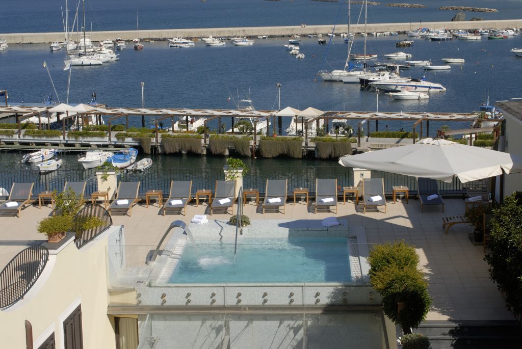 Carolina Hotel 4*